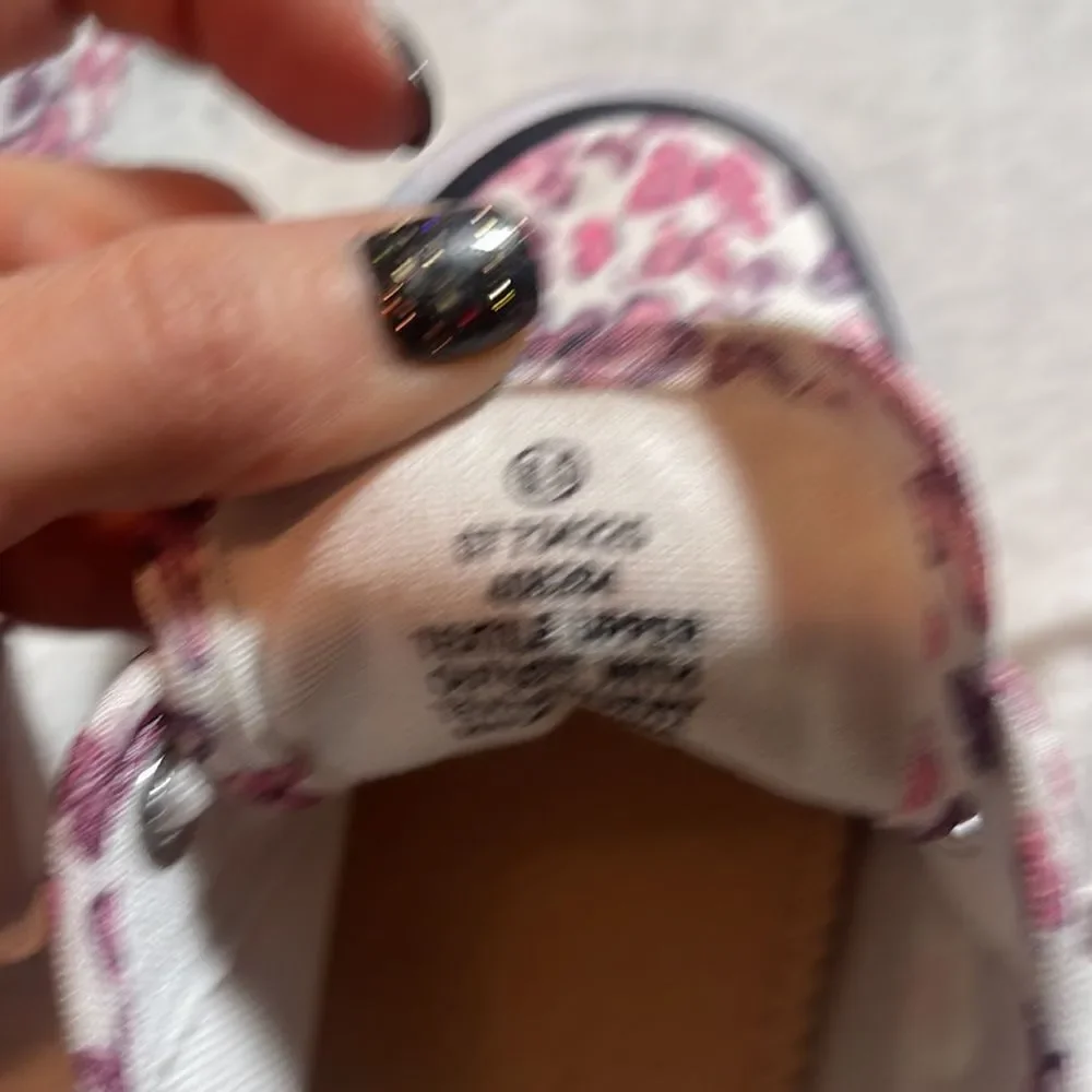 Issac Mizrahi butterfly fashion sneakers size 6.5